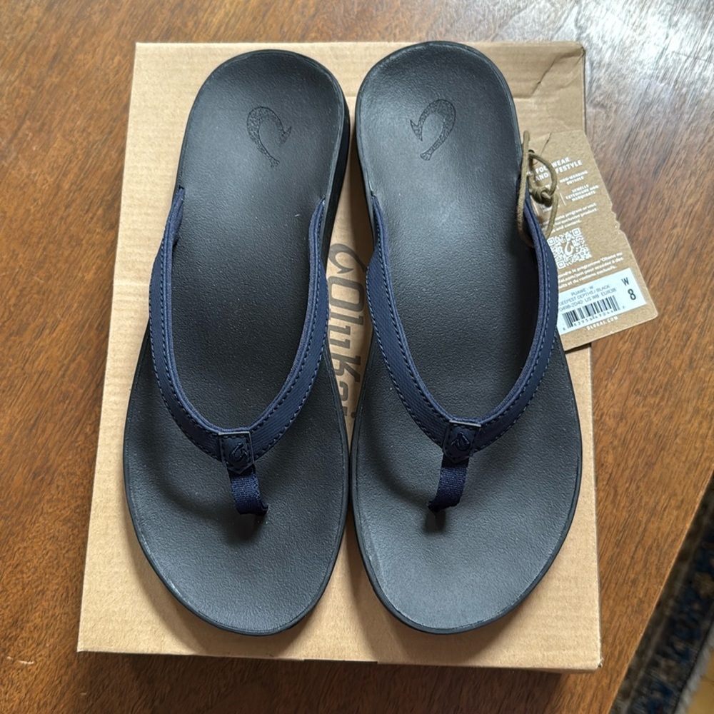 OluKai Puawe Women’s Beach Sandals- deepest depths/black 20498-2D40- Size 8
